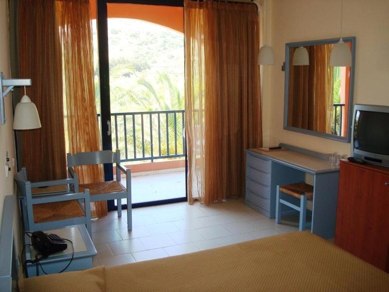 Mare Monte Beach Hotel Джорджополис Стая снимка